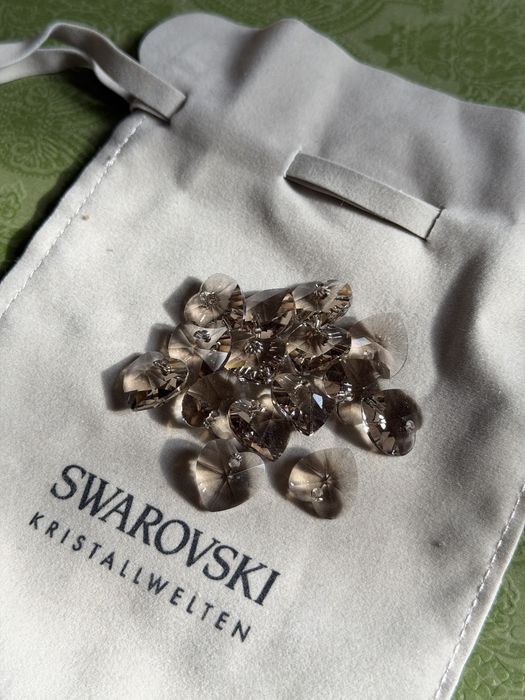 Бусы Swarovski привезены из Европы