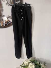 Pantaloni Guess