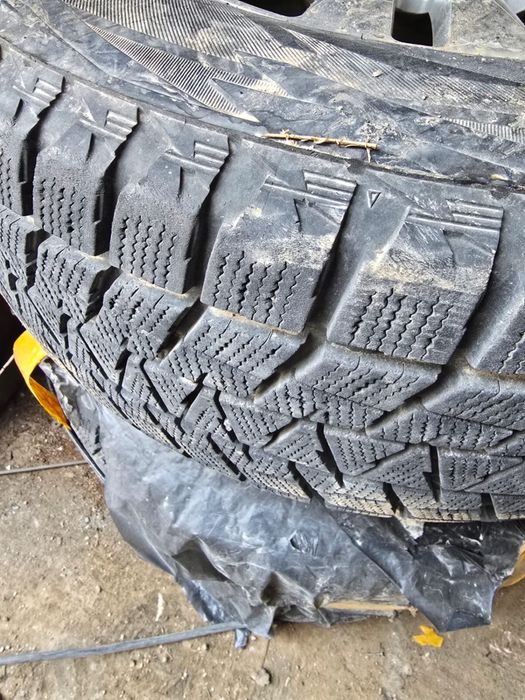 Продам зимные шины с дисками