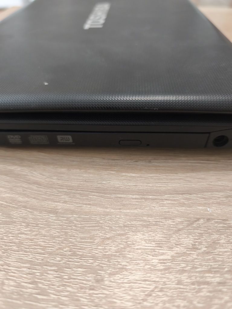 Лаптоп TOSHIBA Satalite C660-11U