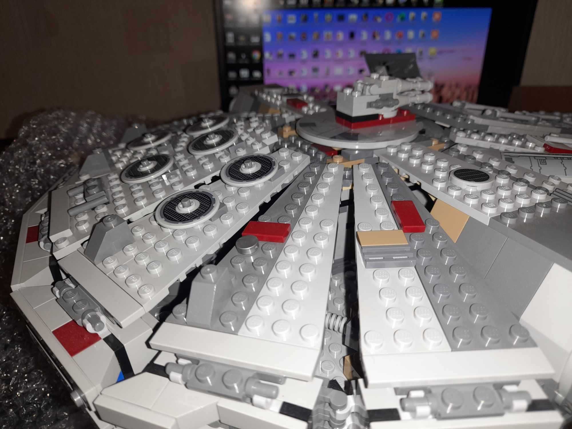 LEGO Star Wars 75105 Millennium Falcon