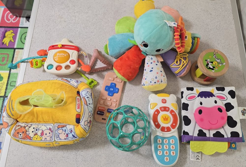 Lot jucarii bebeluș