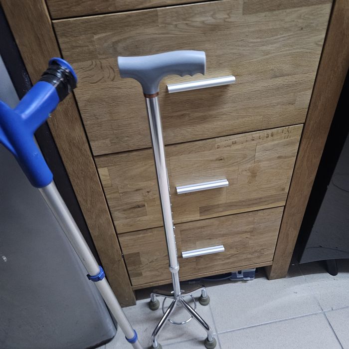 Vand 2 carje.la pachet