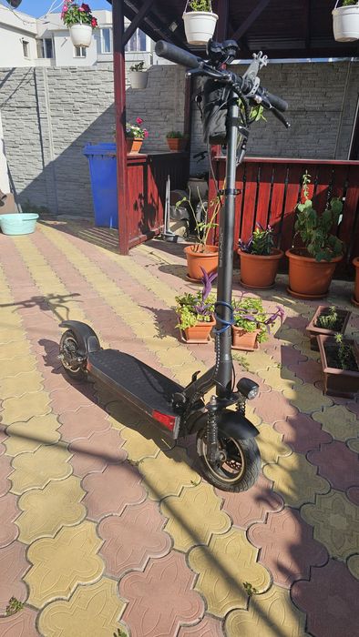 Vând sau schimb trotineta joyor y6-s