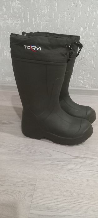 Продам резиновые сапоги.