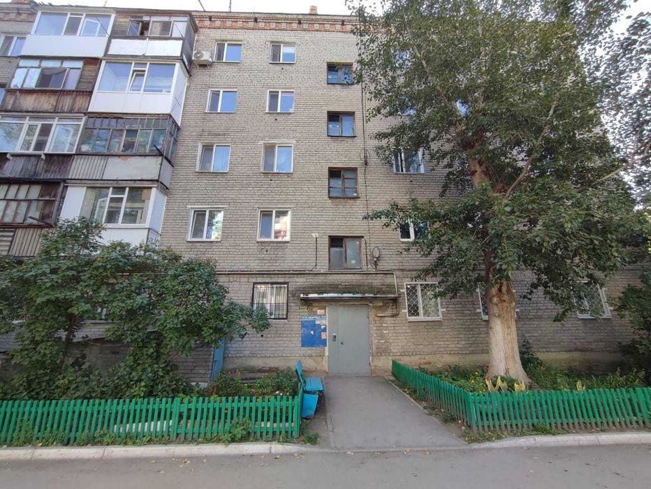 продается трехкомнатная квартира