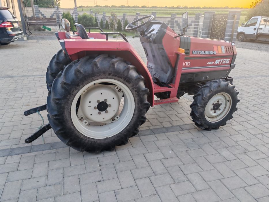 Tractoras yanmar 22 cp cu incarcator  tractoras mitubisi 32 cp
