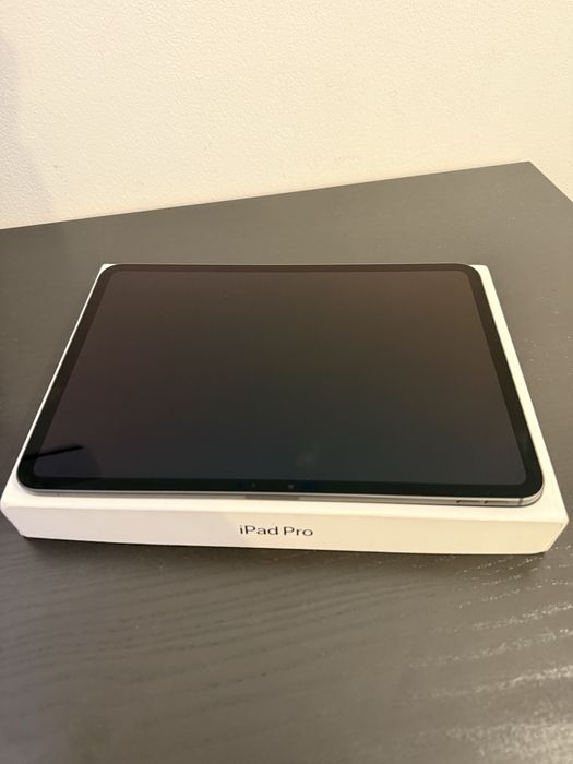 iPad Pro 11” M4, Wi-Fi, 256 GB, aproape NOU, 11 cicluri de incarcare