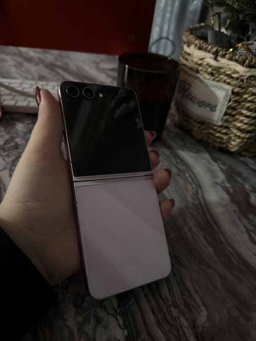 Продам Samsung Z-flip 5 / 256 gb / в отличном состоянии
