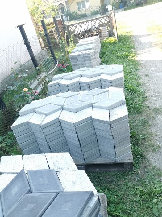 Pavaje /Dale beton/piatra decorativa /capace gard