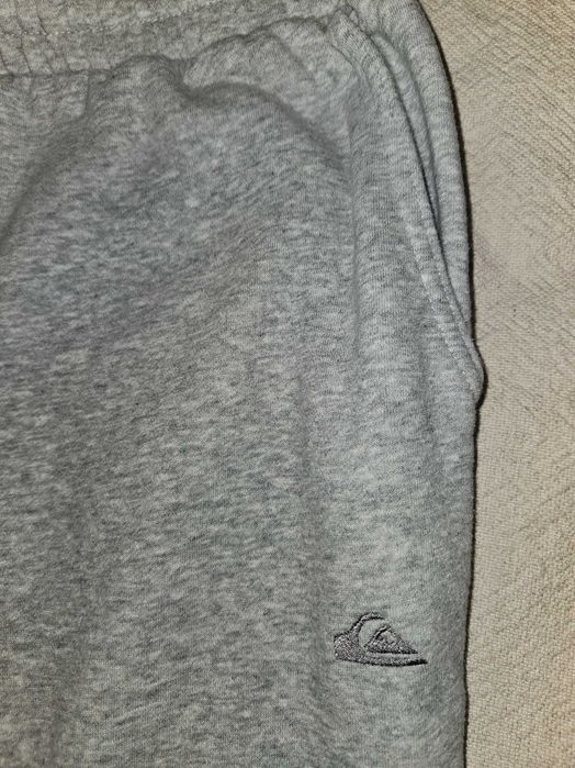 Продава се мъжко долнище "QUIKSILVER"