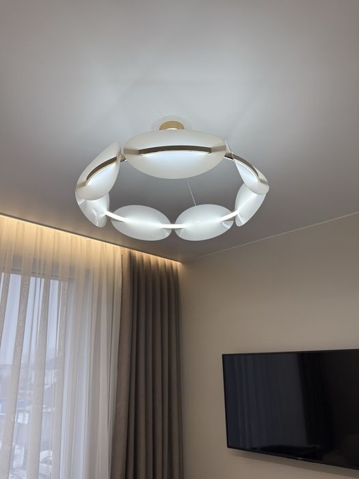 Продам люстру новую