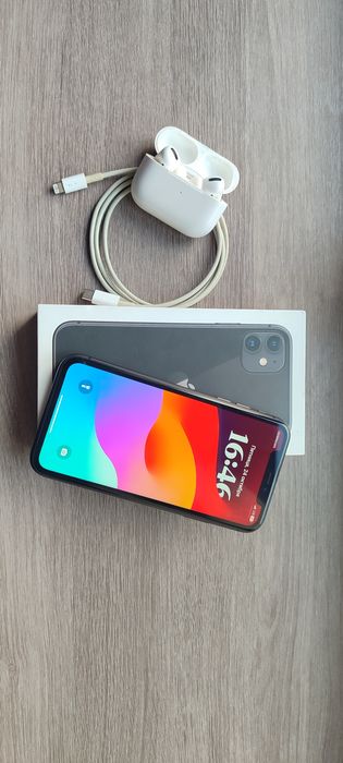 Bir qoʻl ishlatilingan Iphone11. Holati juda ham yahshi. Full komplekt