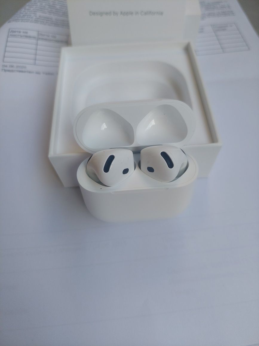 Слушалки AirPods 4