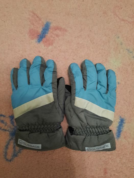 Шапки на девочку, наушники меховые, перчатки болоневые