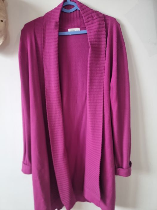 Кардиган RED TAG Отличном состоянии дефект нету 
Юнусобод 17-квартал