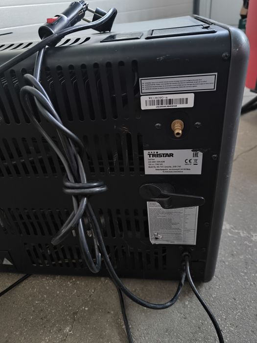 Хладилник на 12 v 220v газ
