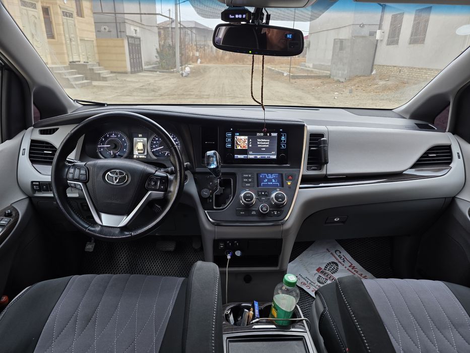 Toyota Sienna 2017