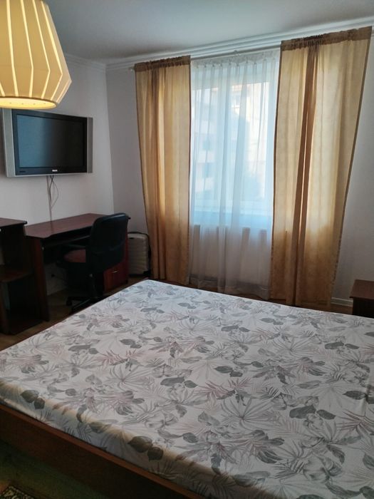 Închiriez 3 camere centru Piatra Neamț