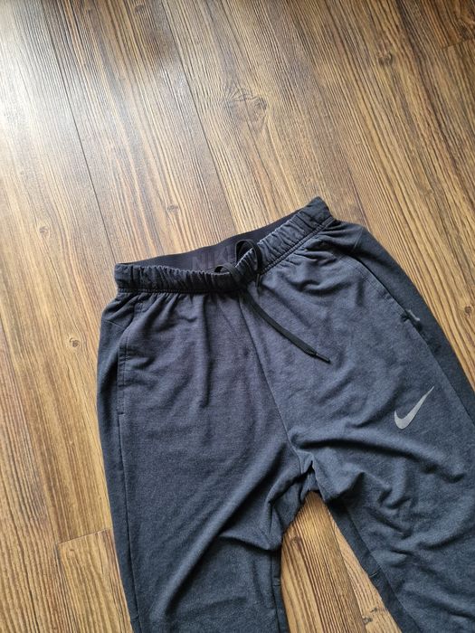 Страхотно мъжко спортно долнище NIKE  размер S