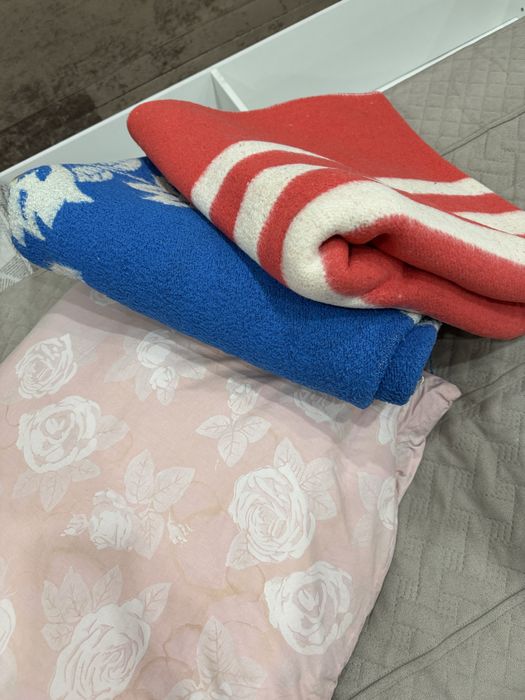 Одеяла подушки пледы
