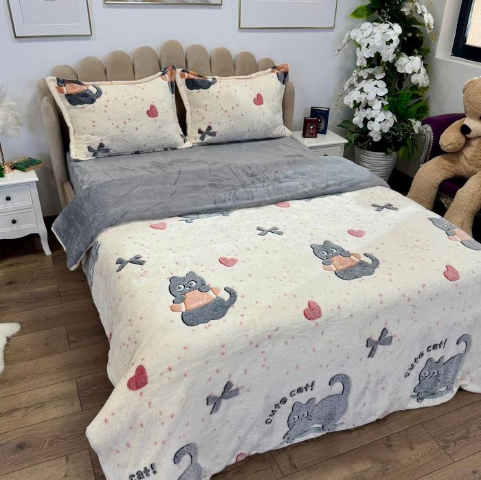 Design adorabil cu pisicute