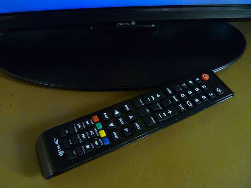 LED телевизор 32" 82см HD Arielli