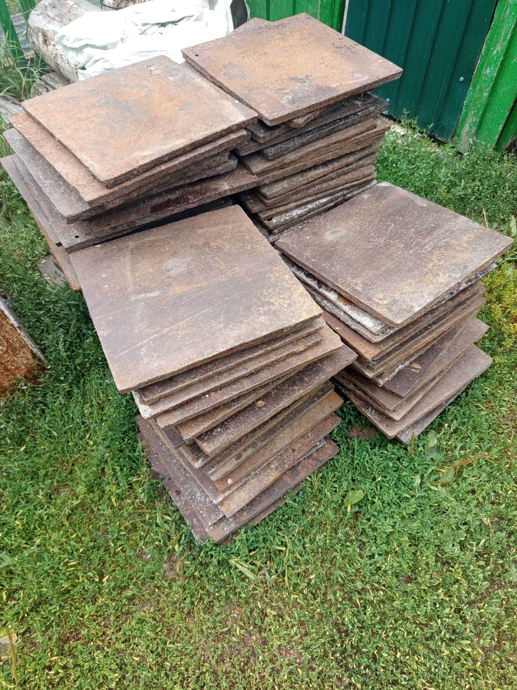 Продам плитку металлическую.