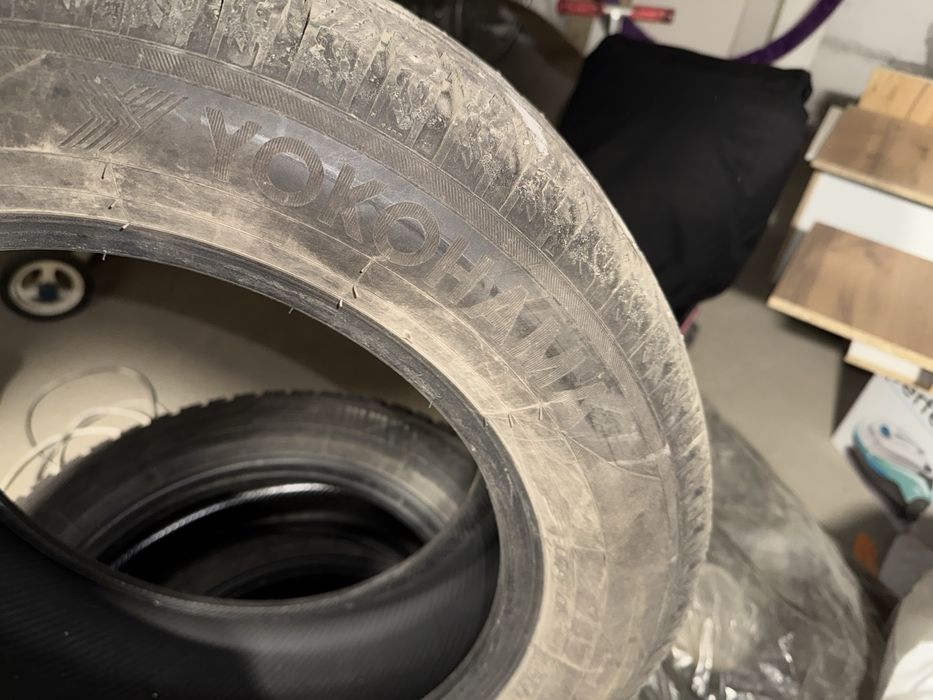 Комплект зимних шин почти новые Yokohama