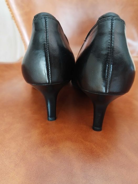 Hogl 37,5  черни обувки на тънък ток