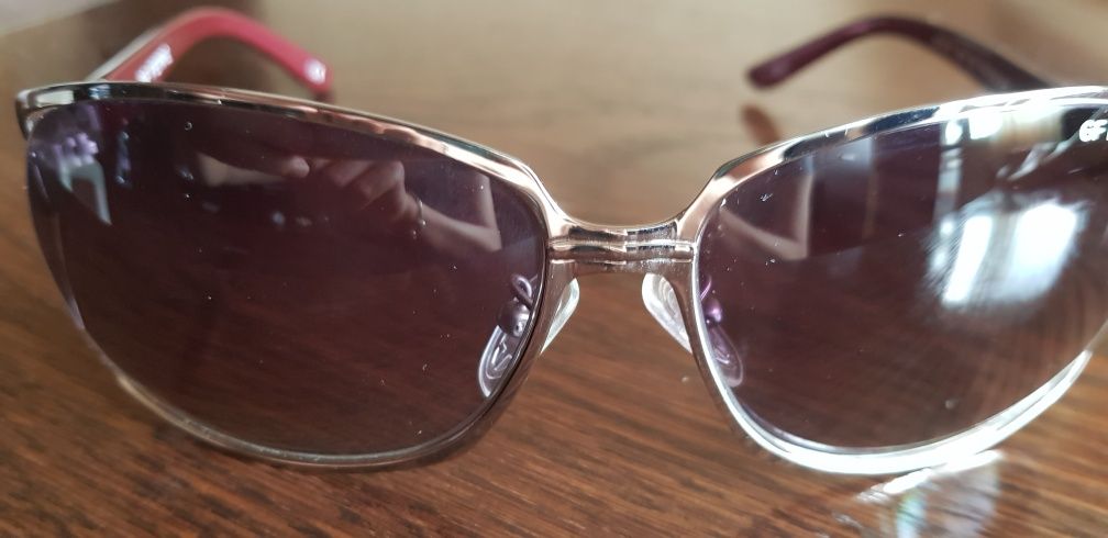 Оригинални слънчеви очила FERRE