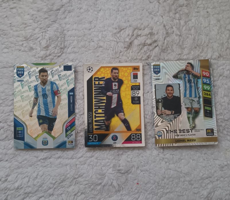 Vând 3 cartonașe cu messi de firmă