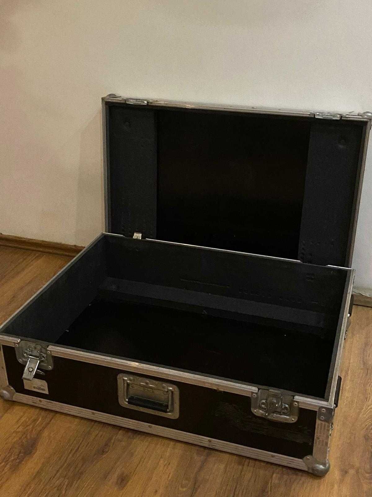 Mixer analog Mackie Onyx 24.4 + road case CA NOU! SUPER PRET!