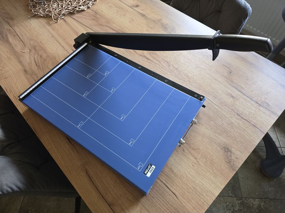 Ghilotina Kw trio 3025