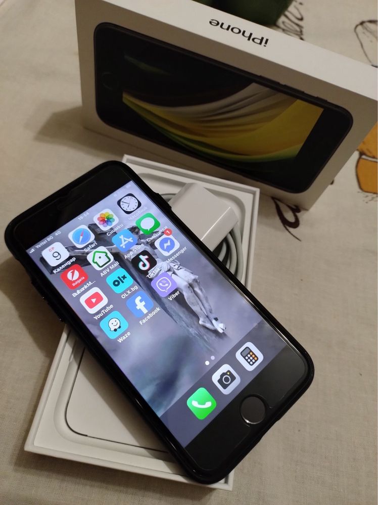 Iphone se 2020 64gb- като нов