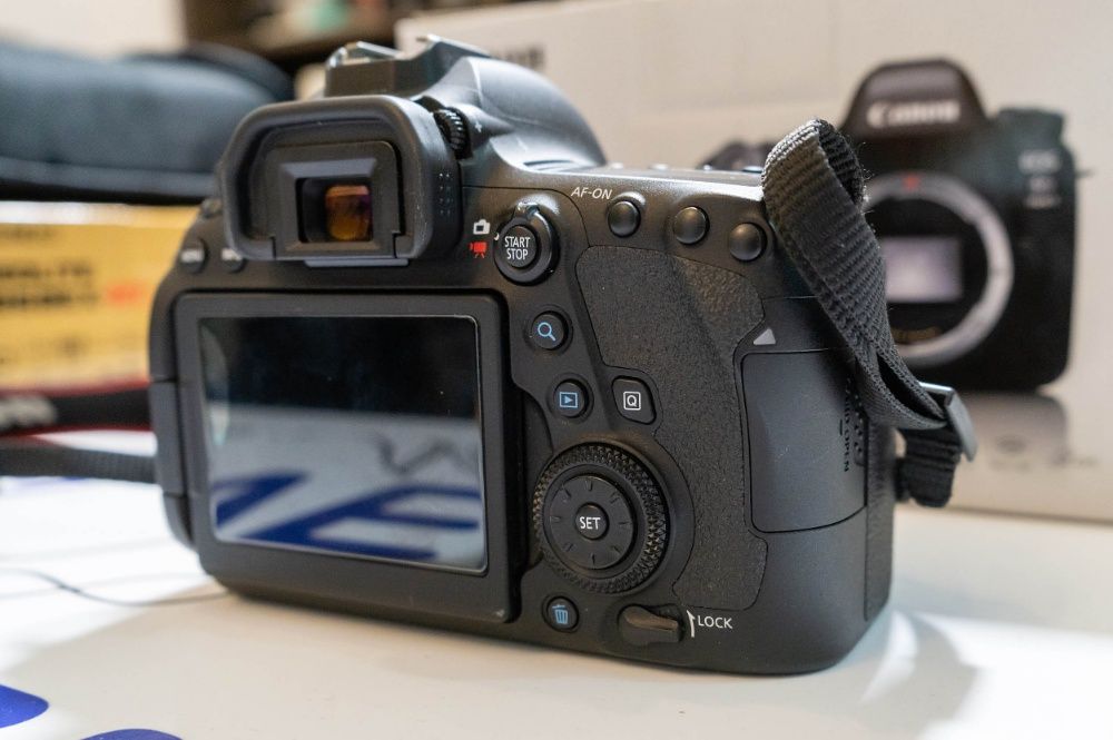 Canon EOS 6D Mk II + accesorii