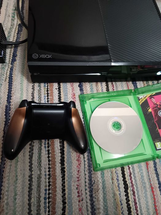Consolă Xbox one, Joc video plus joc fotbal FIFA 20, Hard 500 Gb