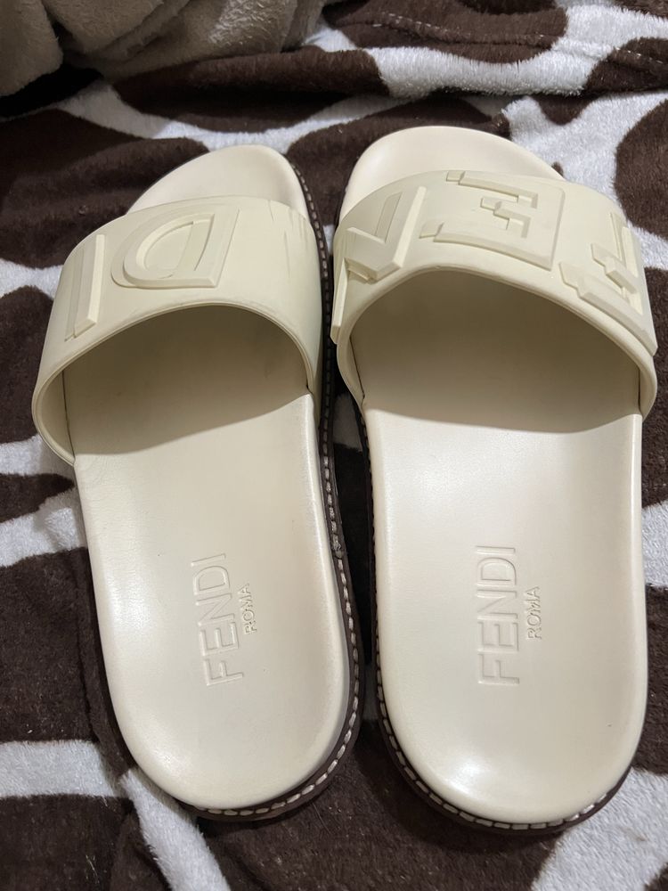 Papuci fendi marimea 39-40