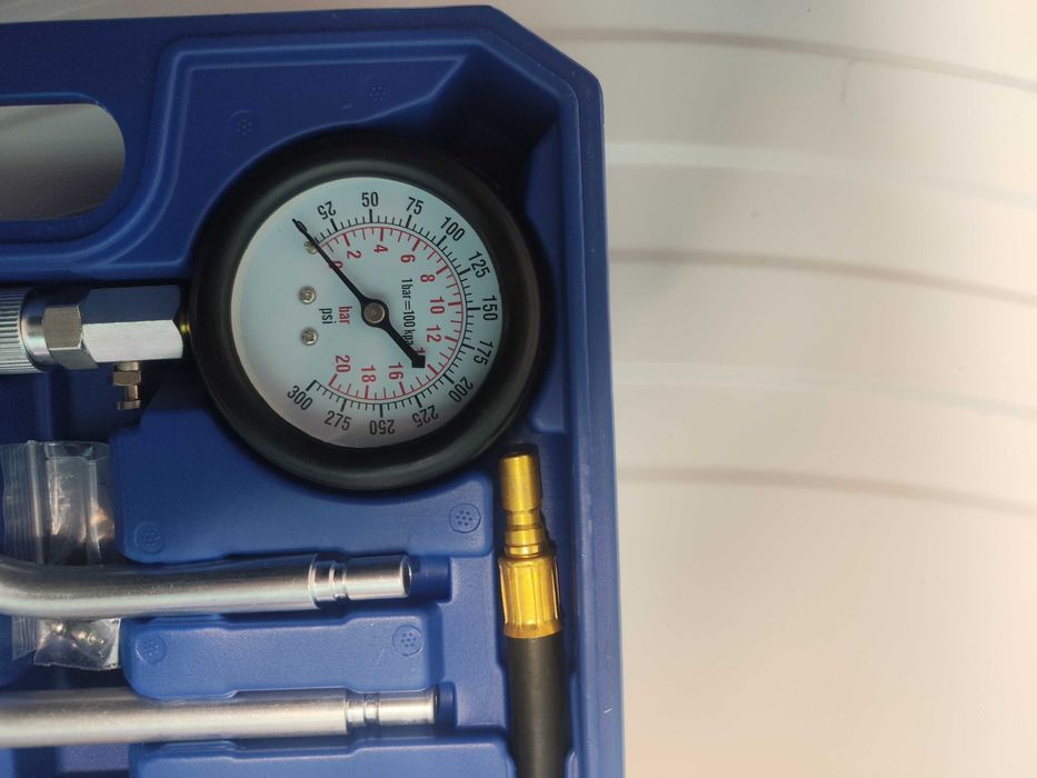 Комплект тестер за компресия бензинови двигатели 0–300 PSI