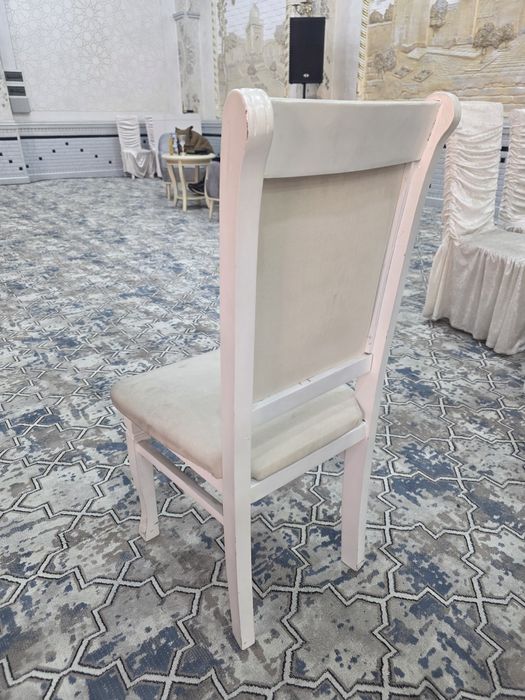 Подаются Стулья  100 шт