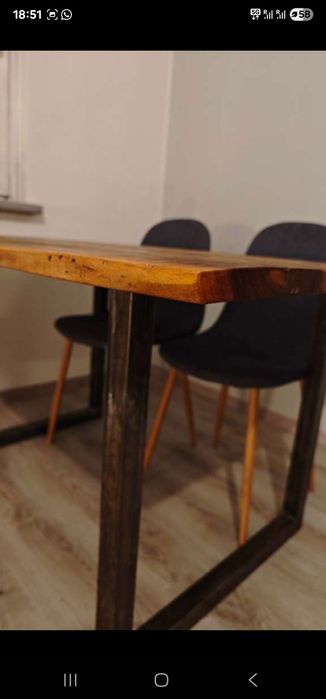 Masă din lemn masiv