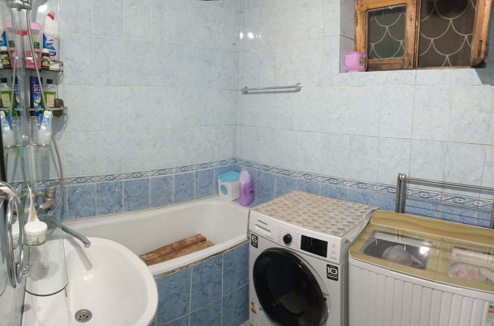 1chi etaj 3 xona 4 xonaqilingan yani balkon 1 metr oldinga surilgan