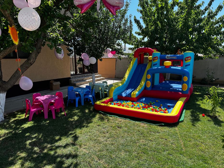 Inchiriez tobogan gonflabil ( pretabil si pentru interior)