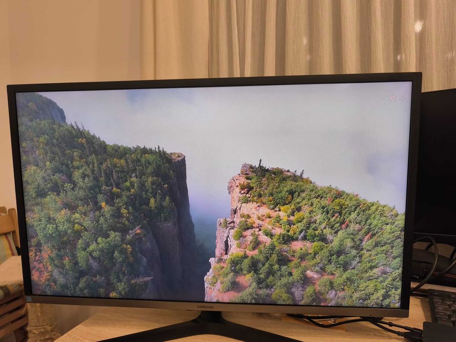 monitor Samsung 32" QLED 4K profesional model u32h850