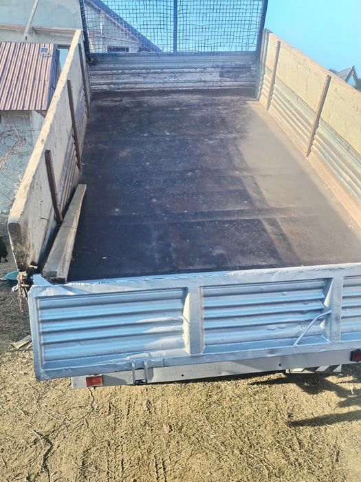 Carosata basculabil trilaterale