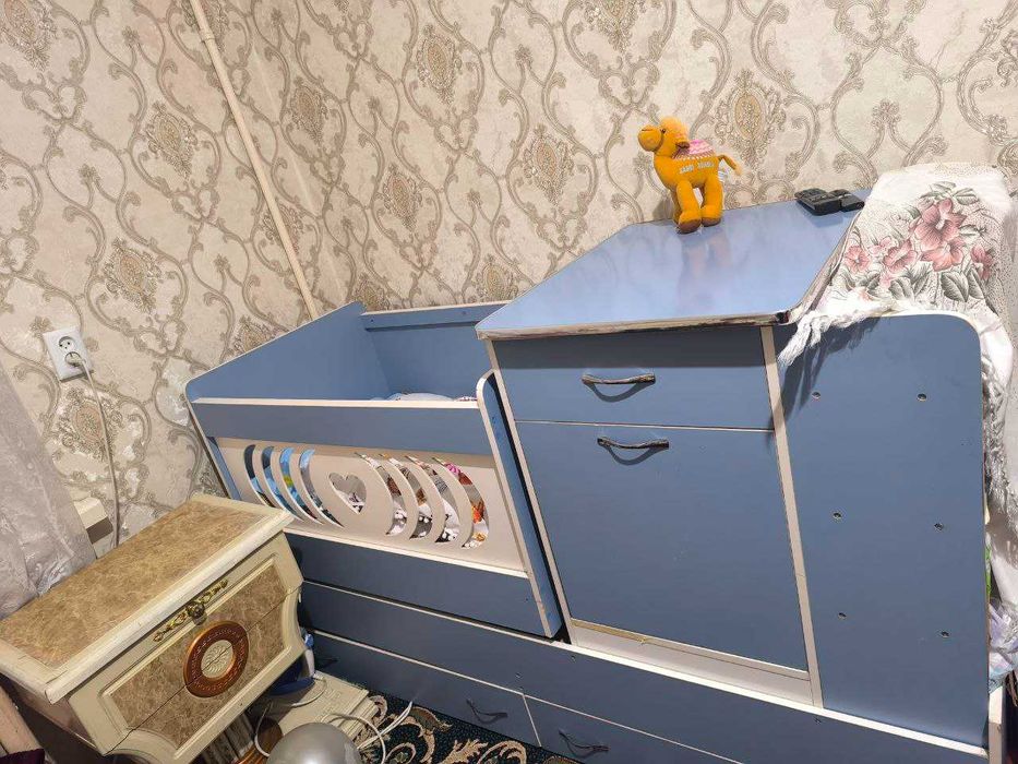 Продаётся Компьютерный стол и Детский кровать