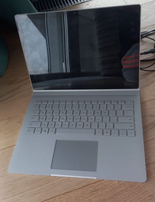 Ноутбук Microsoft