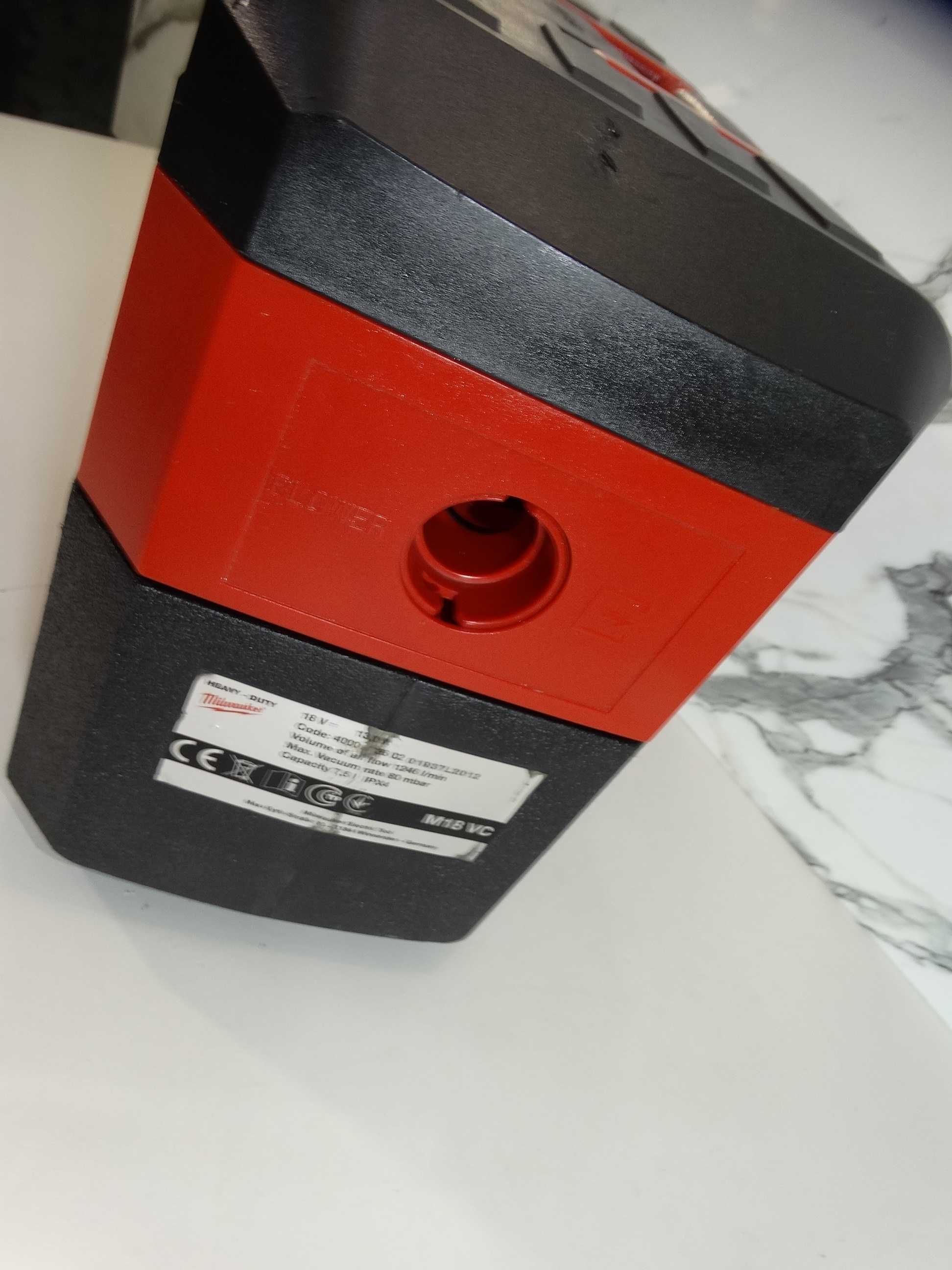 Milwaukee M18 VC - Акумулаторна прахосмукачка