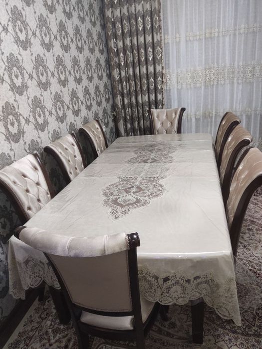 Стол стулья для гостиной