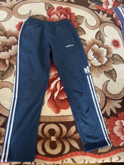 Vand pantaloni Adidas marimea M